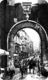 Porta Nolana (particolare della porta)